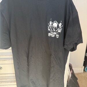 Gildan Black Men's T-Shirt with Graphic Design